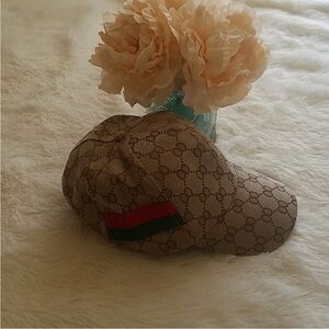 💥 WOW SALE 💥 Fashion Designer Inspired Beige Monogram Cap Red and Green Stripe